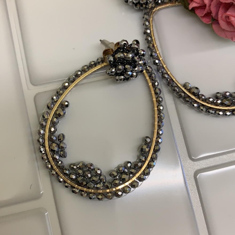 Gorgeous Light Weight Statement Earrings - image 5